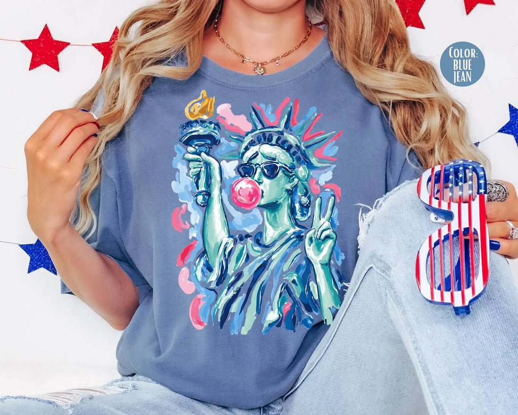Statue of Liberty Graphic T-Shirt – Colorful Patriotic Summer Tee